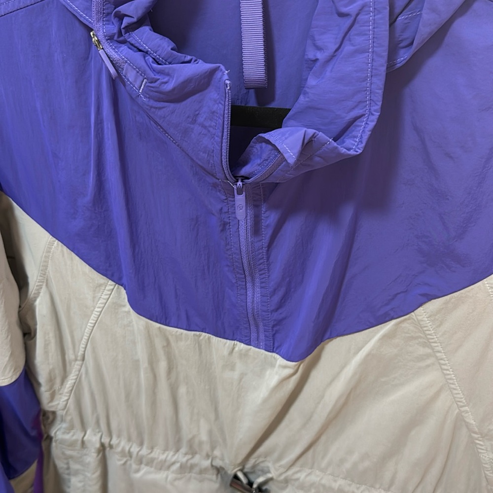 Lululemon Evergreen Anorak Charged Indigo / Seal Grey packable jacket. Size 6